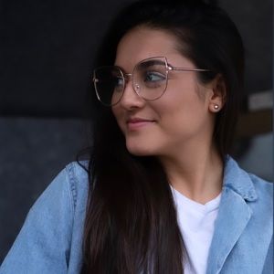 Meet your Posher, Maxine